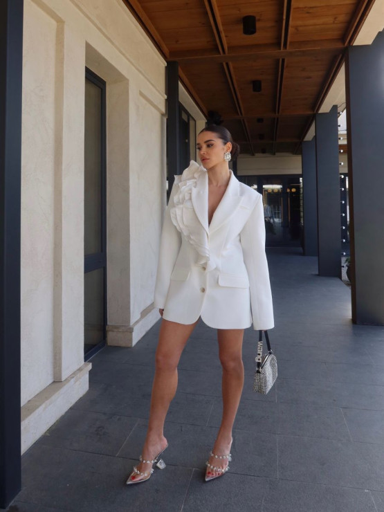 c93b6528-06fc-47b5-ab40-4a8c7bf2